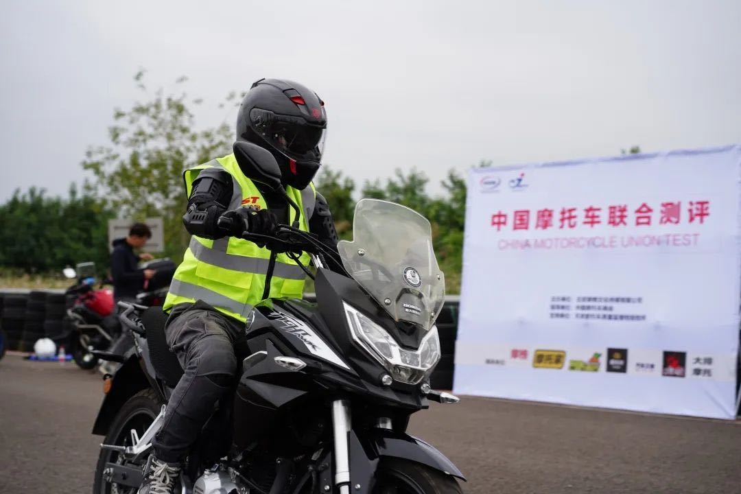 本田新大洲cbf190x摩旅,新大洲本田cbf190r对比豪爵nk150