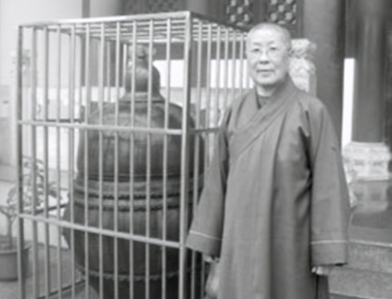 尼姑预感大限将至，断食7日圆寂，入缸3年后启封，肉身不曾腐烂