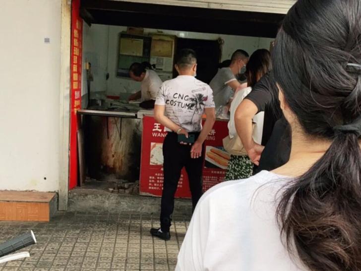 昆山烧饼界的扛把子，5块钱吃饱，10块钱吃撑，天天开门排长队