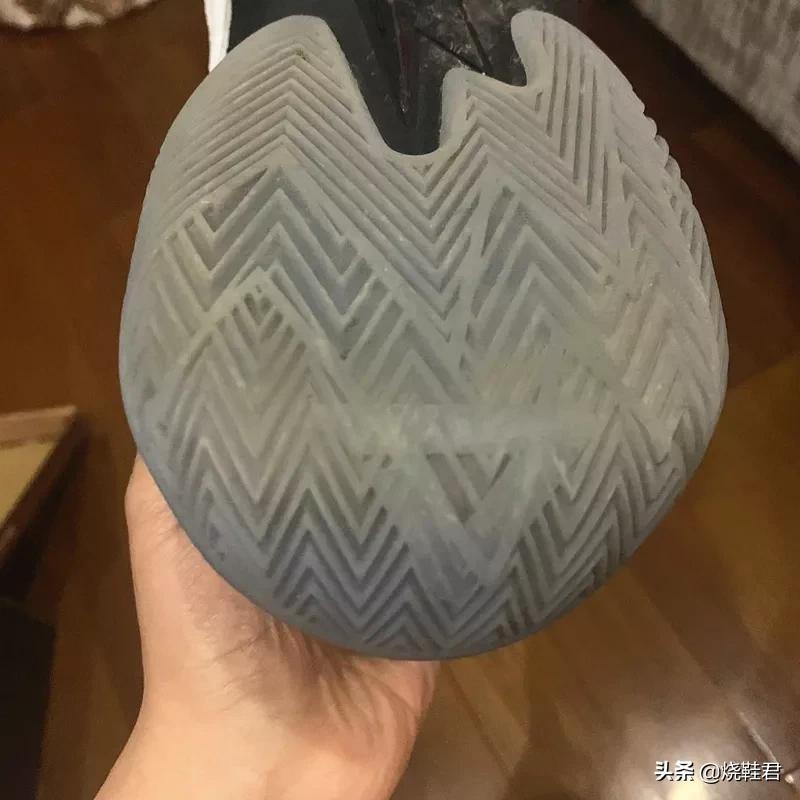 有可能是今年国产佳作之一，甚至可以去掉国产。匹克闪电2020简测