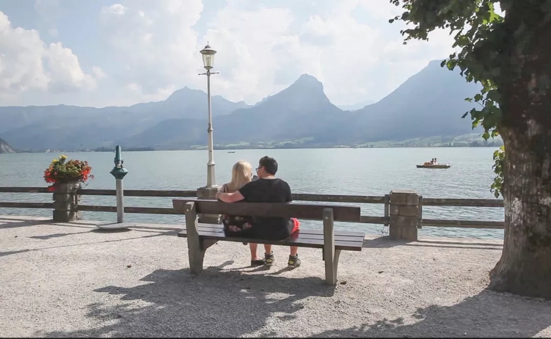 面对丈夫出轨女人选择不揭露,面对丈夫的不忠妻子选择原谅