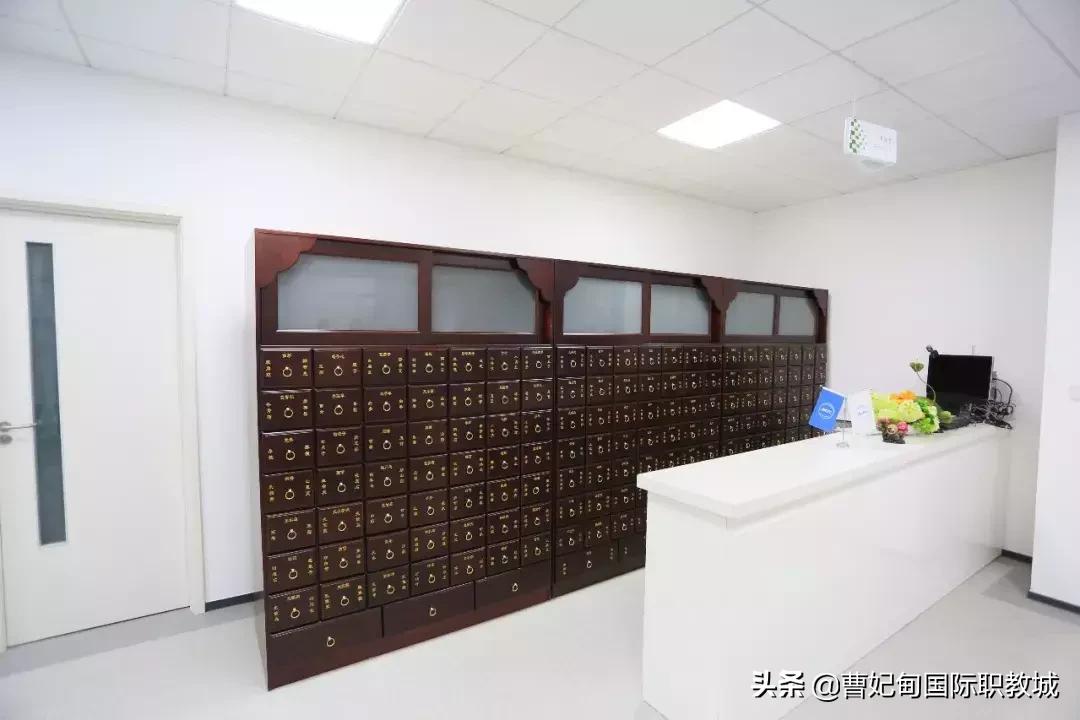 让我们走近白衣天使,走近白衣天使听听他们的心声