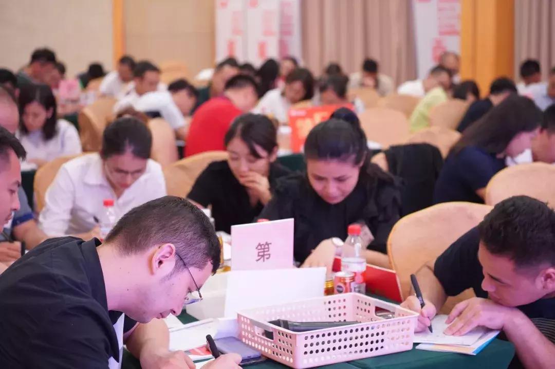 掌握说话的技巧,提升说服力的语言技巧