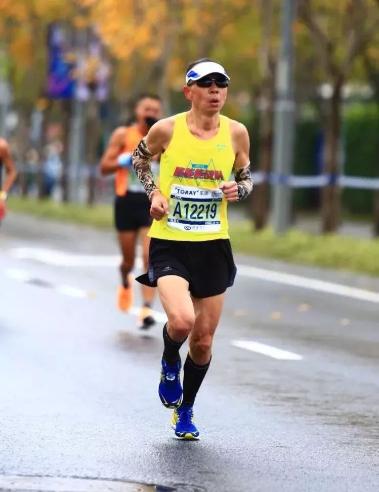 还记得第一双跑鞋吗,还记得第一双碳板跑鞋吗