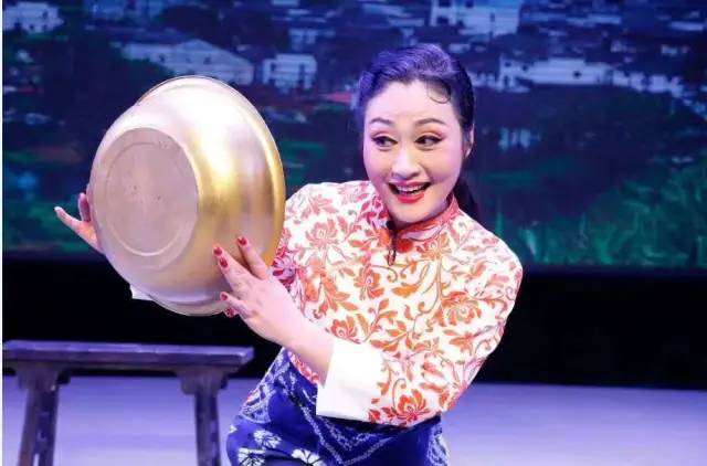 【人大代表风采】许亚玲：用淮海戏向勇敢逆行的白衣天使们致敬！