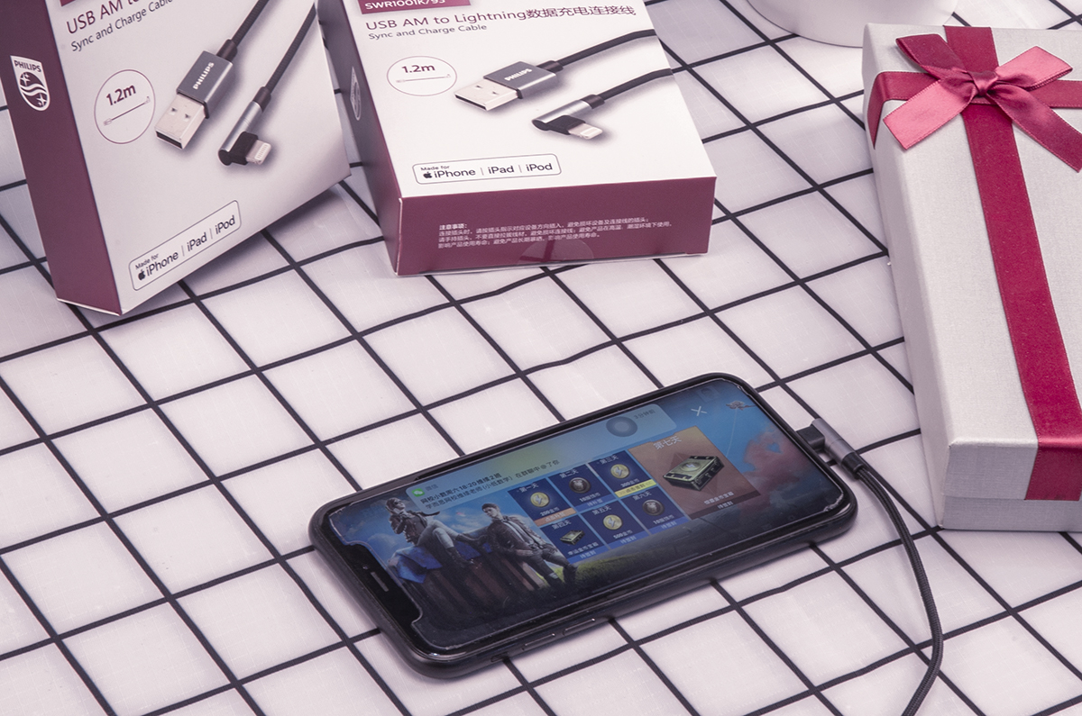 一边充电一边插耳机的转换器,一边充电一边插网线的转接线