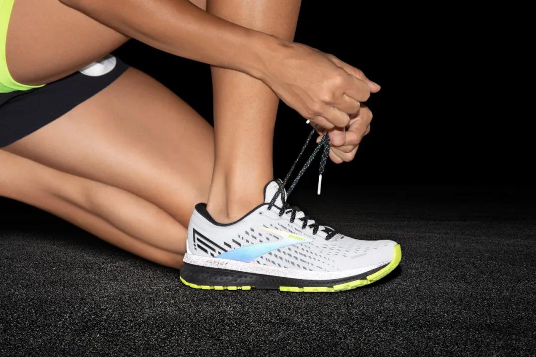 穿什么跑 | 孕妇1英里仅用5分25秒，你可能还跑不过她