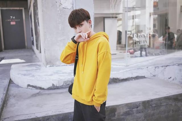 李维斯联名卫衣,李维斯联名小熊卫衣