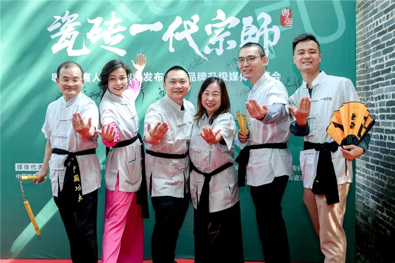 李小龙是功夫片开山之祖,李小龙永恒的传奇