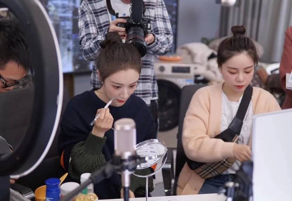 转场或者退出代购干不过主播？