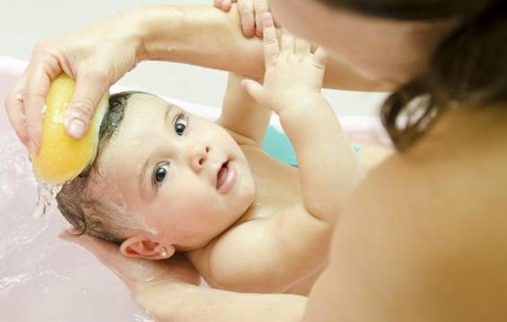 洗澡的最佳时间冬天正确洗澡顺序,冬季给宝宝在家洗澡怎么洗
