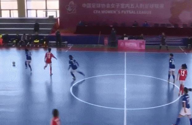 五人制裁判基本哨声及手势,足球五人制裁判规则及手势