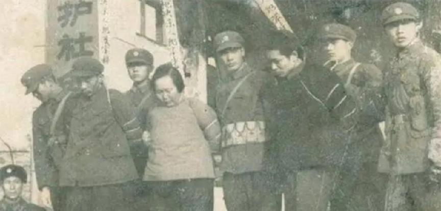 山东现代“武则天”晁正坤：登基称帝建内阁，女帝后宫有4名男宠