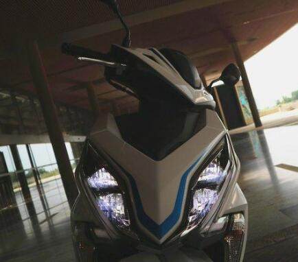 新大洲本田颜值高,新款新大洲本田裂行125踏板摩托车