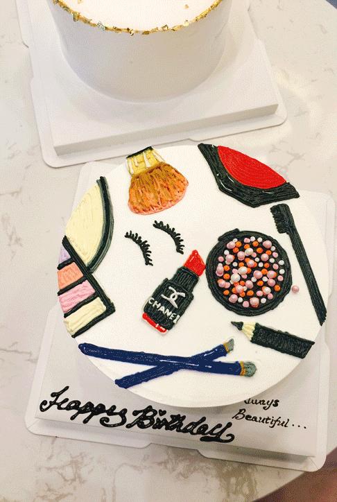 1500个忠粉入坑4年，终于等到实体店！每款蛋糕都让人忘记卡路里