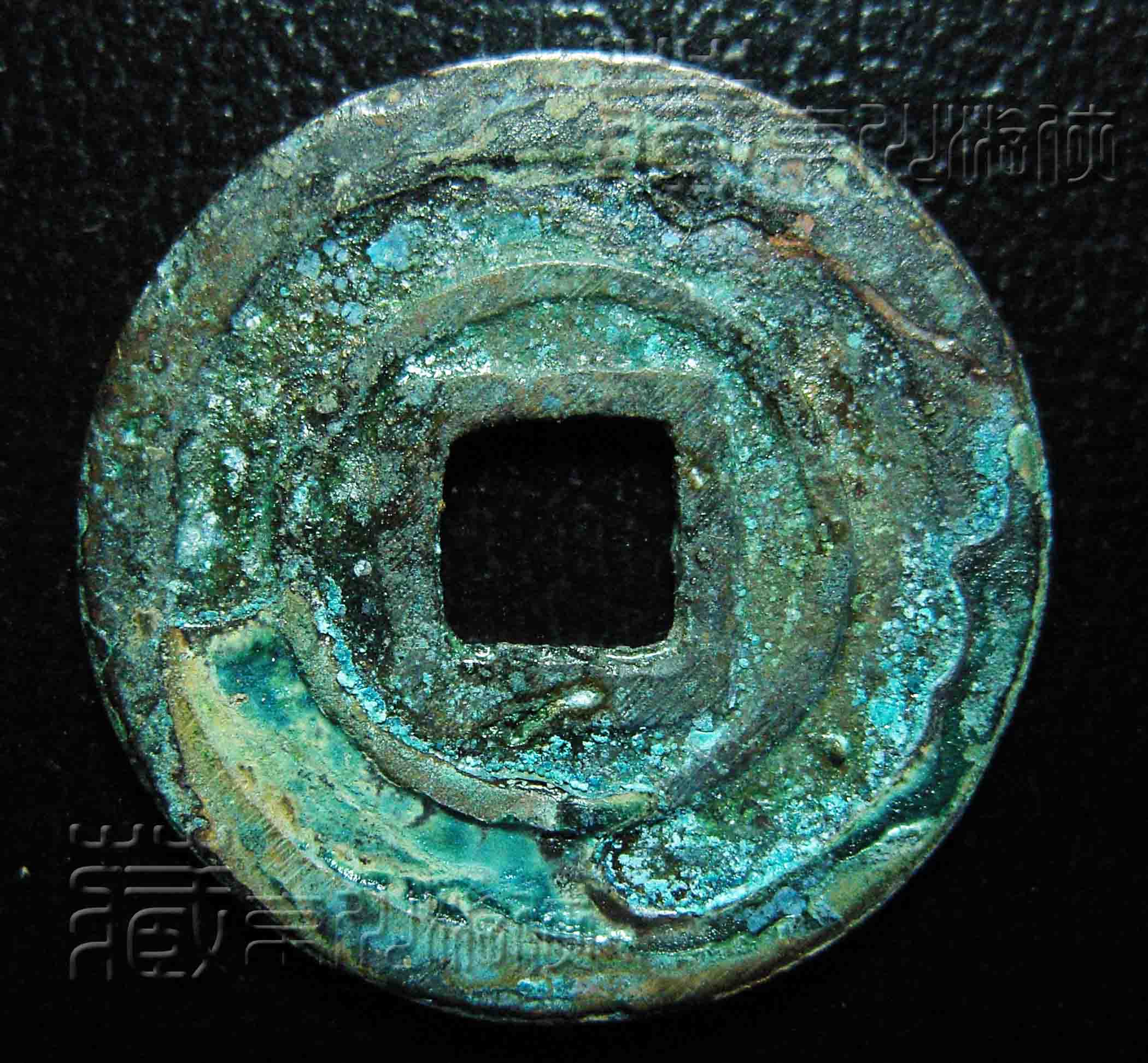 唐代鎏金开元通宝钱今年值多少钱,初唐开元通宝光背值多少钱