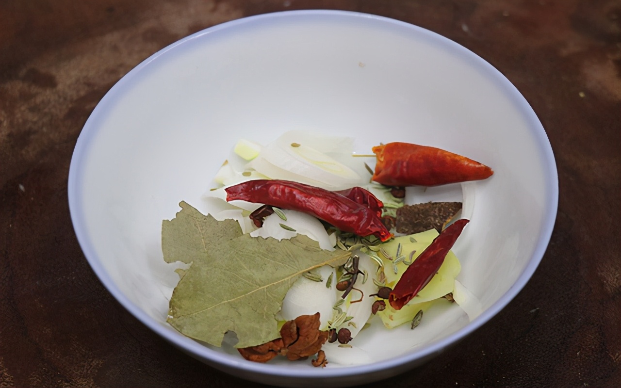 大厨教你做家常麻辣鸡爪,大厨鸡爪家常做法大全