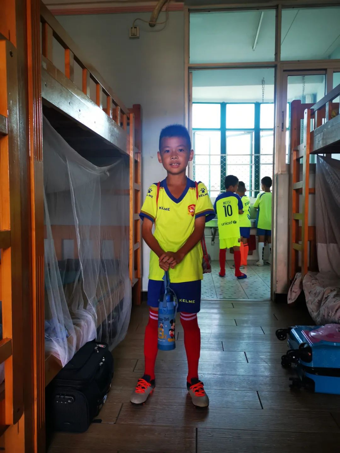 一堂有活力的足球训练课,感受一下足球带给我们的魅力