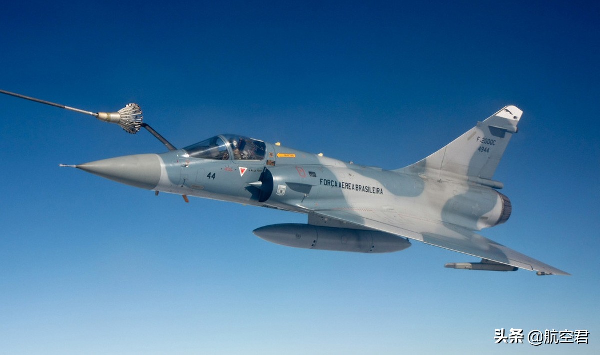一批战斗机价格不如一位球星，在世界第一足球强国巴西成真事
