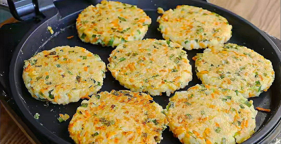 剩米饭和鸡蛋一起做法,只用剩米饭和鸡蛋做好吃的