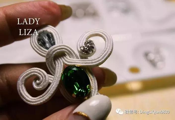 珍珠手工串珠教程,串珠教程简单优雅的s型珍珠耳坠