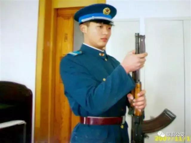 八一特辑退伍不褪色警营守初心,八一特辑戎装已变初心未改