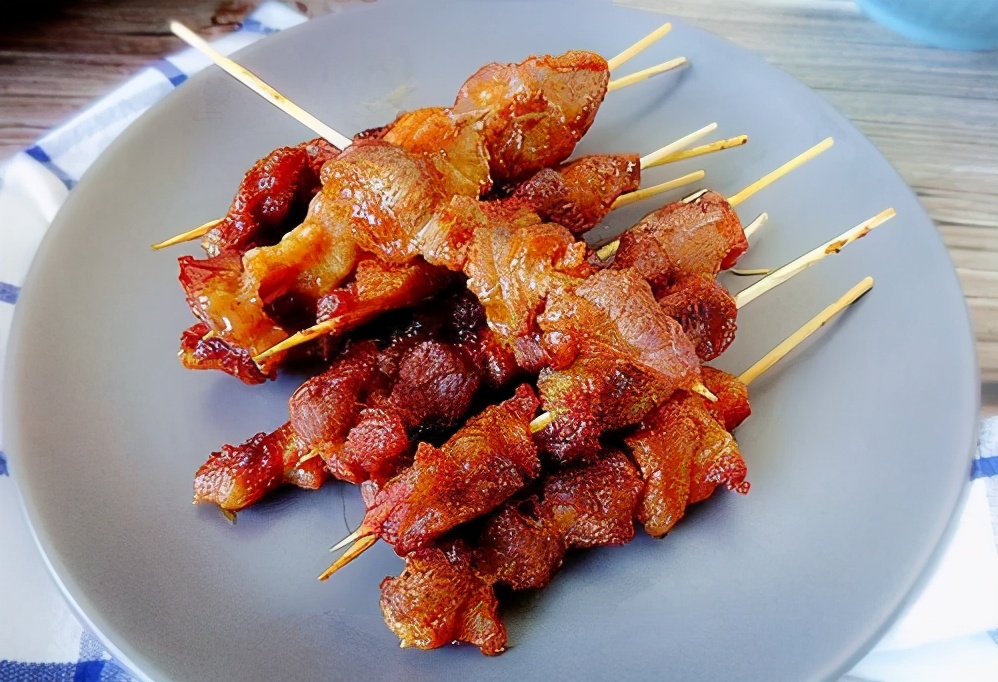 烧烤店猪肉小串腌制方法,家庭版猪肉烤串腌制配方