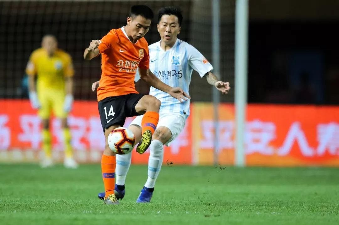 武汉卓尔0:5广州恒大,坚韧如钢铁温柔如蝶翼