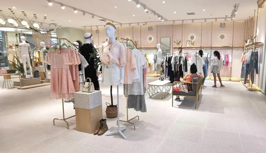 朵以时尚女装直播,朵以女装春装直播