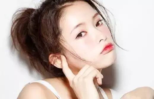 毛孔粗大、鼻子起皮是怎么引起的呢？日常护肤小常识帮你解决