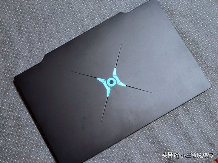 荣耀猎人游戏本v700是高色域的吗,荣耀猎人游戏本v700游戏实测