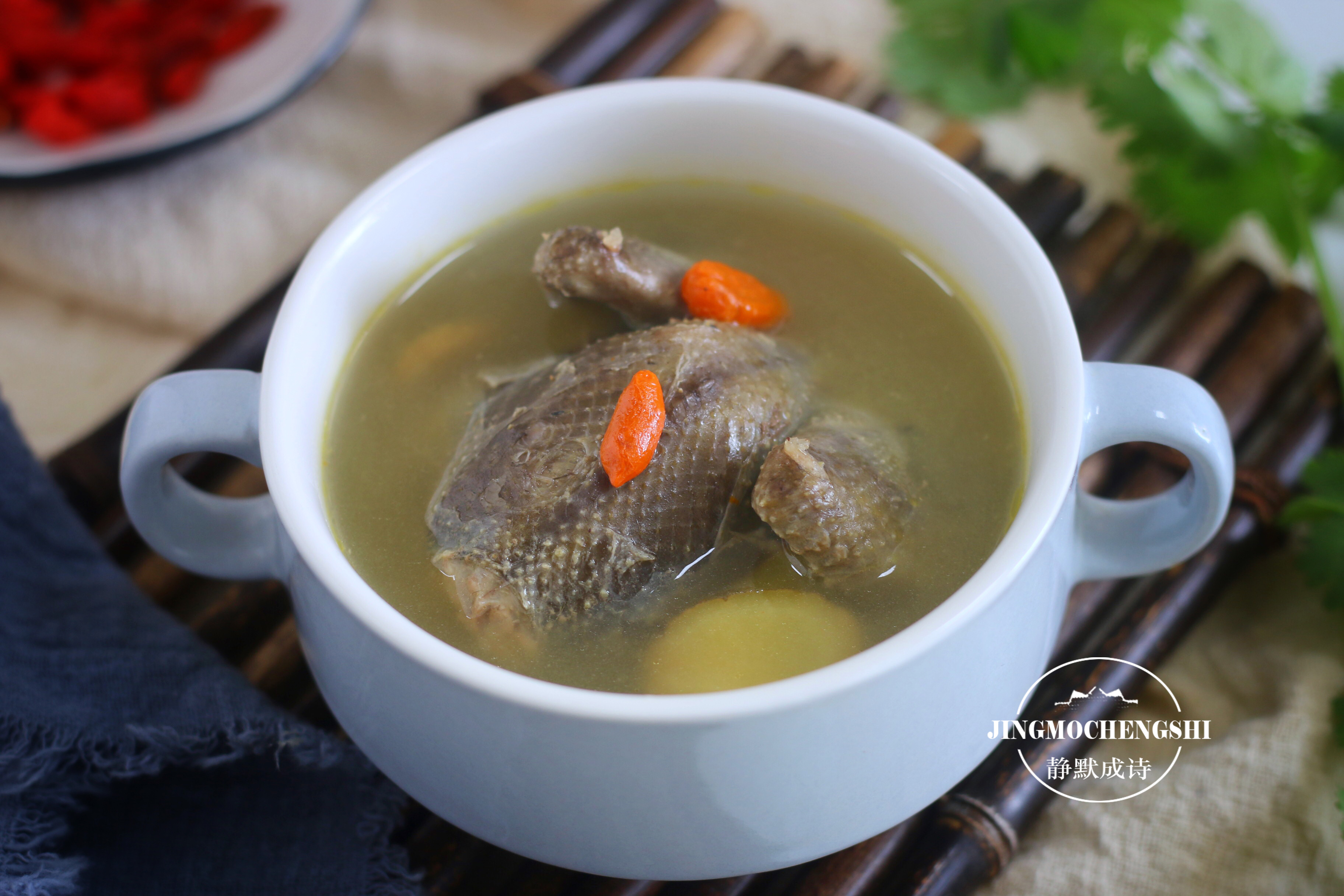 鸽子汤的做法驱寒,冬天鸽子汤的做法与功效