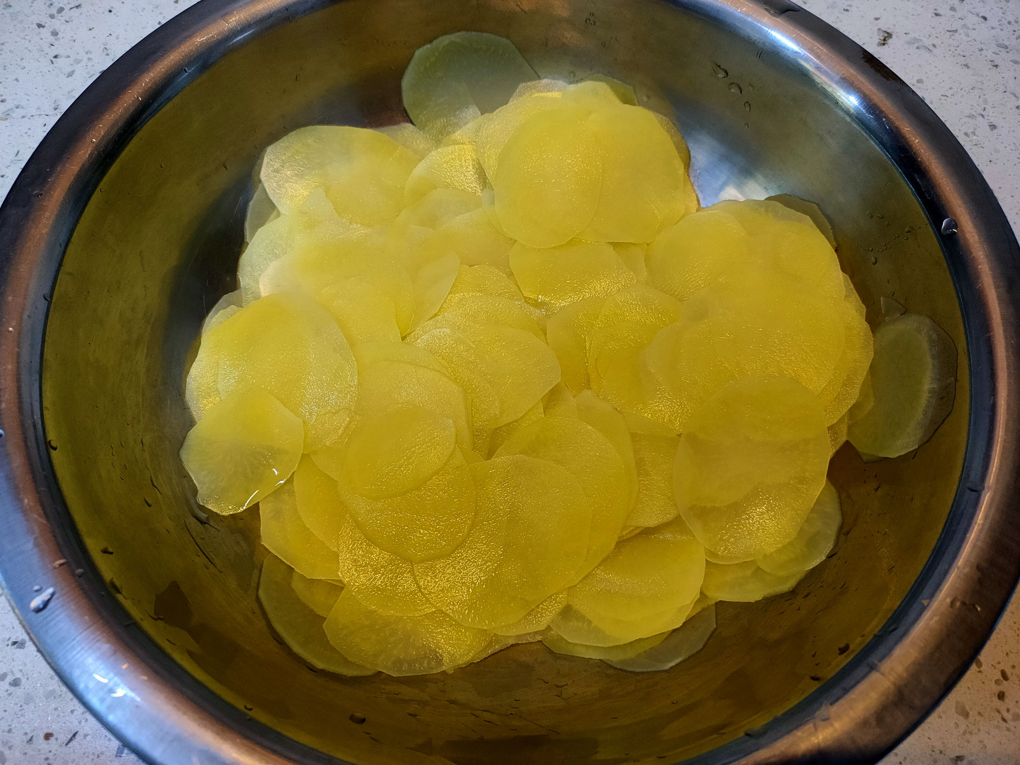 土豆怎样炸薯片又脆又好吃,炸薯片土豆片怎么切片