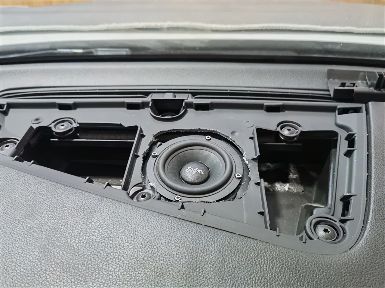 奥迪q5音响改装三分频,奥迪q5改装顶级音响案例视频