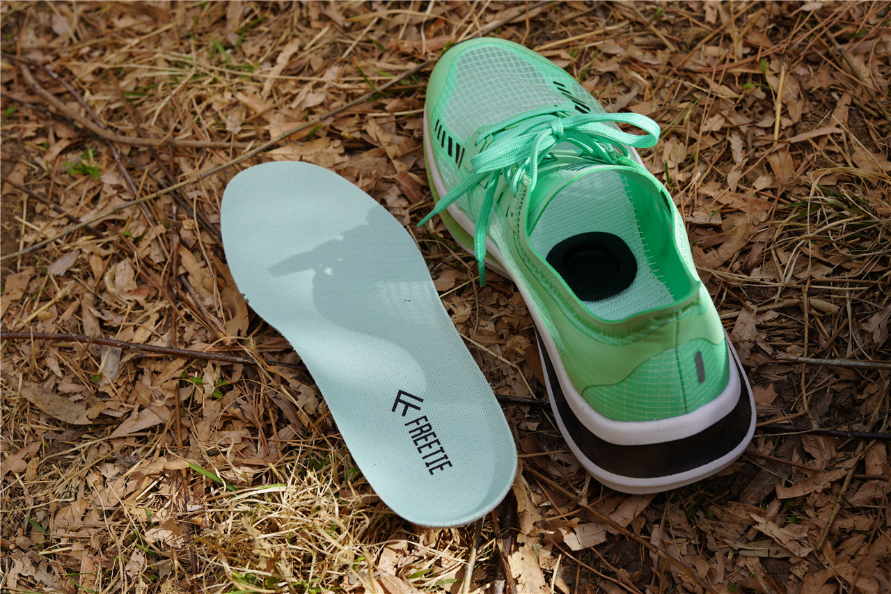 freetie云弹轻跑鞋pro测评,freetie加厚海绵透气鞋垫