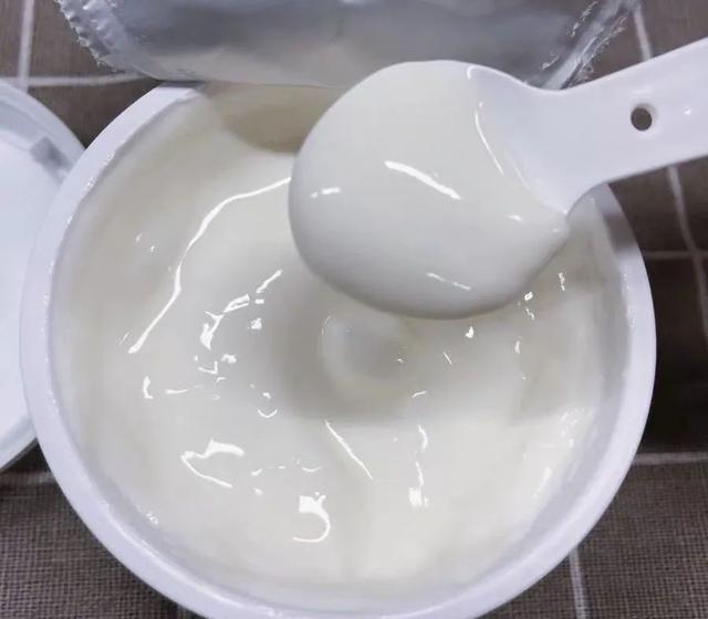 喝纯牛奶好还是纯奶粉好,喝纯牛奶好还是酸奶好