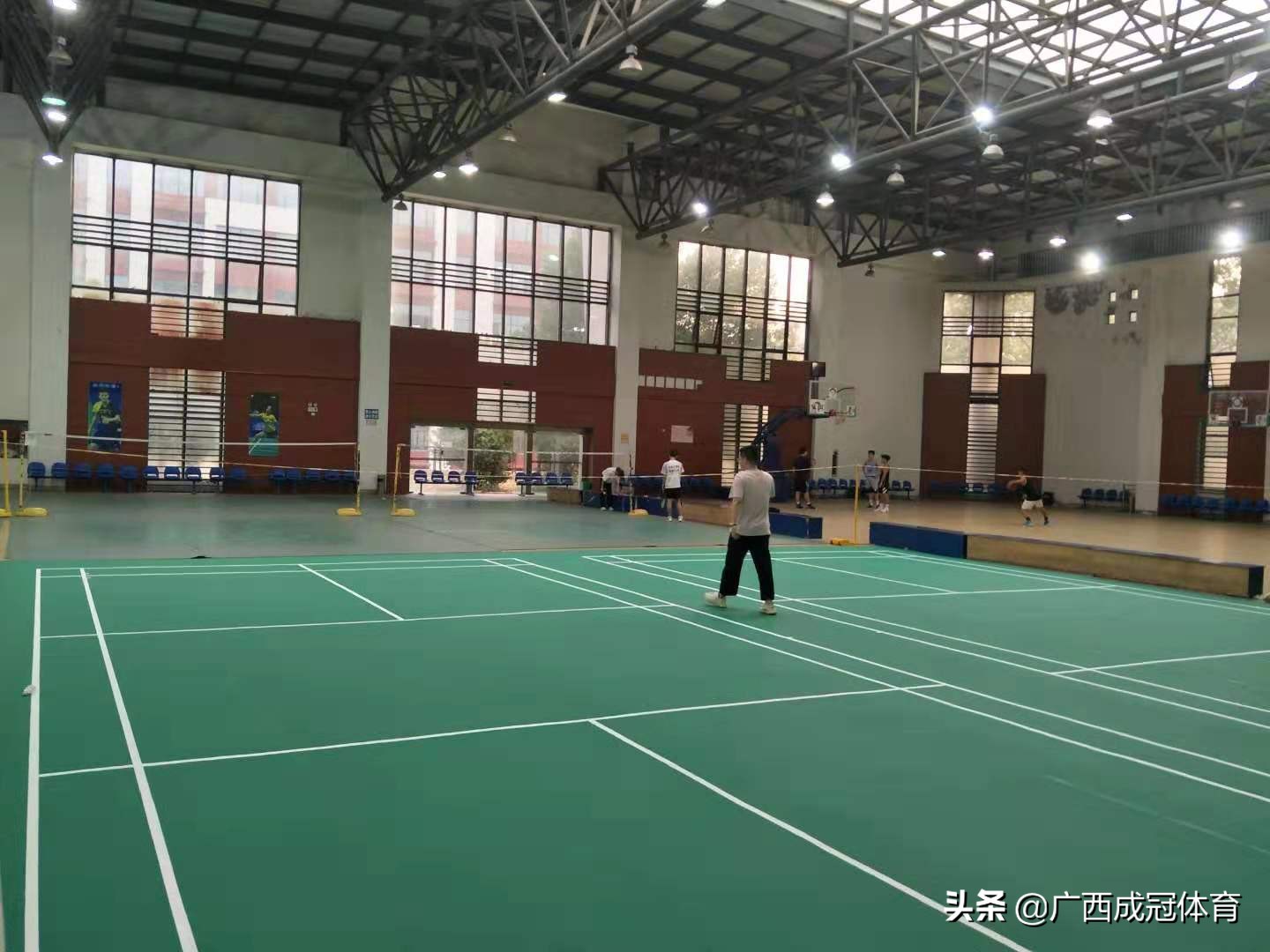 气排球一般用什么颜色的pvc地胶,羽毛球pvc运动地胶