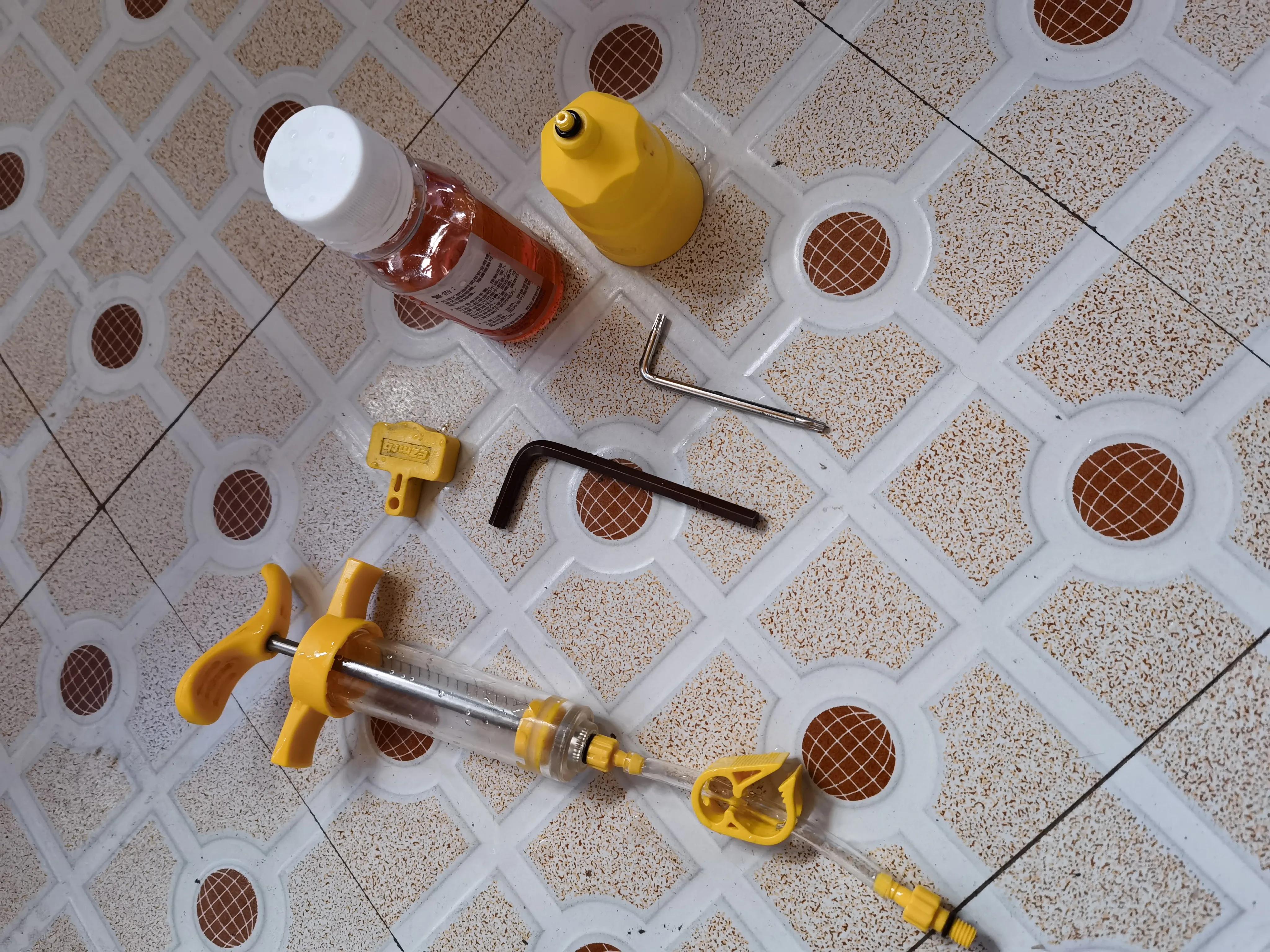 自行车刹车油碟更换教程,永久自行车刹车油怎么更换