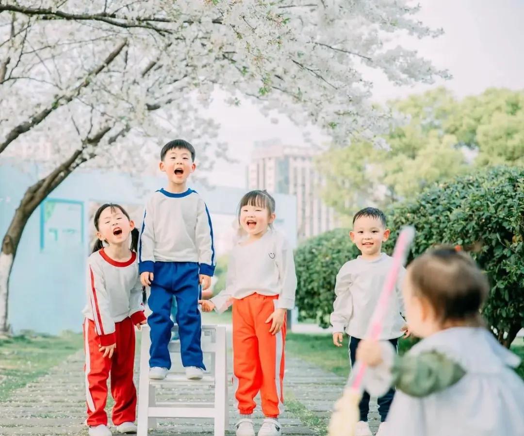 重温孩子的乐趣,孩童爬山的乐趣