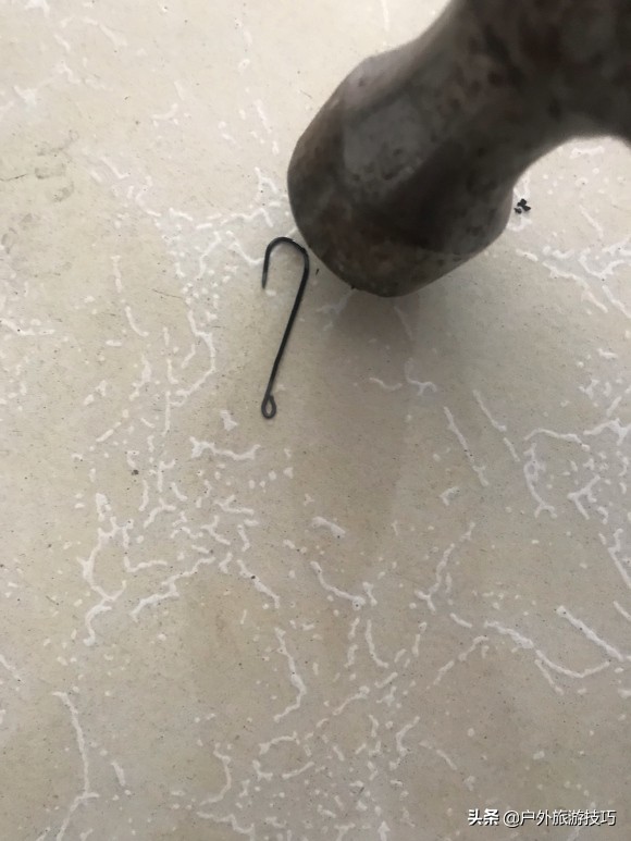 6-12岁自制鱼钩的方法,荒野求生野外自制鱼钩简单的方法