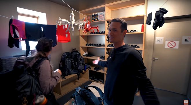 山顶太空舱民宿悬崖景色绝美,悬崖边的小木屋