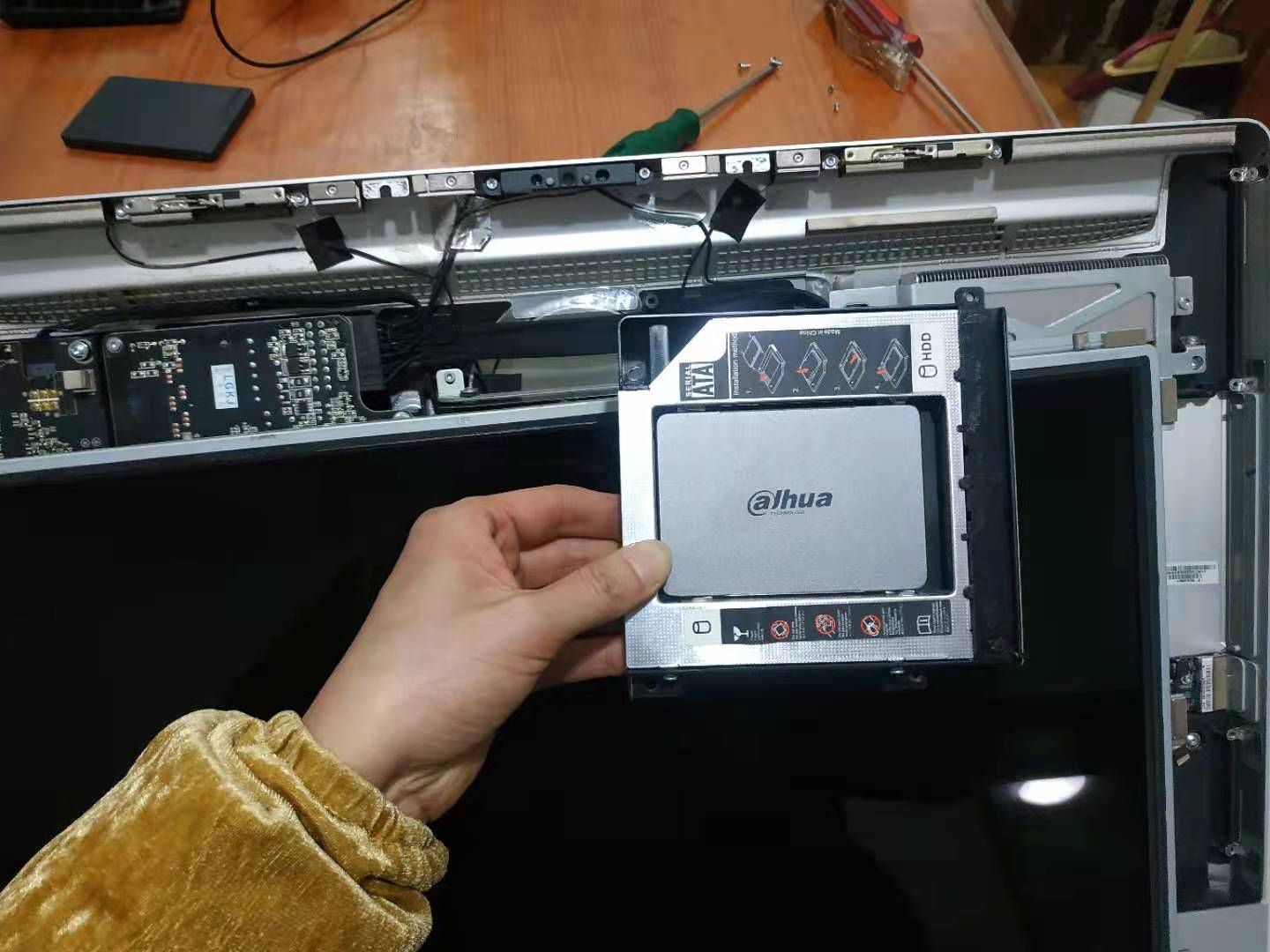 苹果一体机拆机换外玻璃,联想一体机拆机换固态