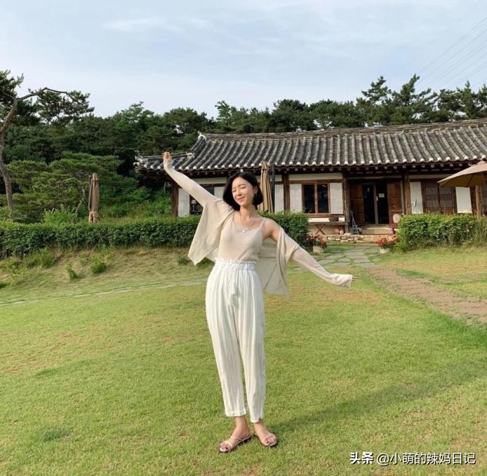 西装小脚直筒裤雪纺衫春夏,紧身裤搭配露肩衫洋气还清新减龄