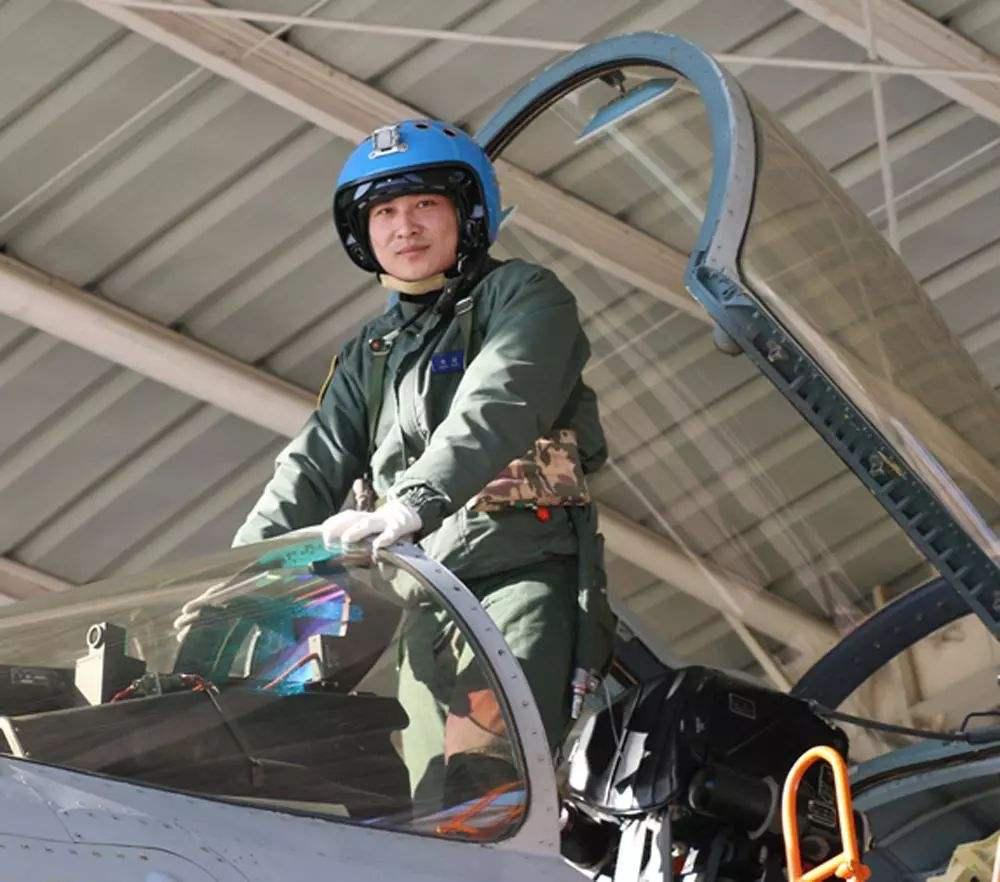 缅怀海军烈士,海军祭英烈