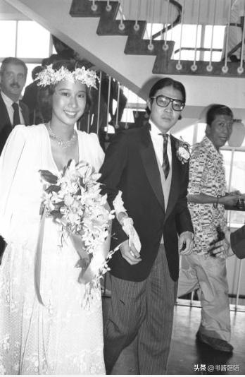 42年后，再看霍震霆和朱玲玲的请柬，依旧有质感，用语现老式豪华