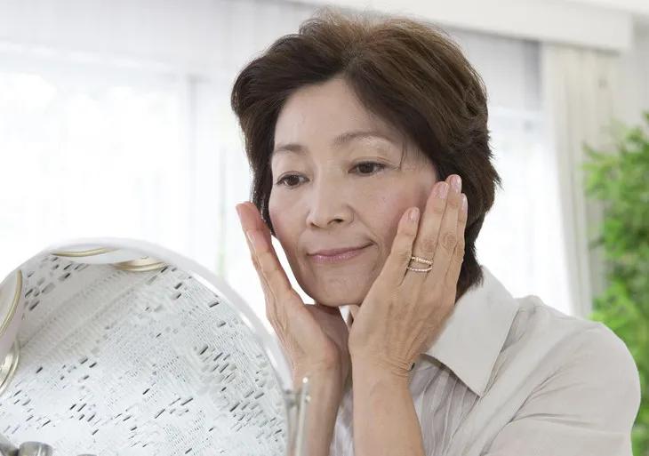 百年老牌马应龙又放大招，把眼纹收拾得服服帖帖，没有年龄感