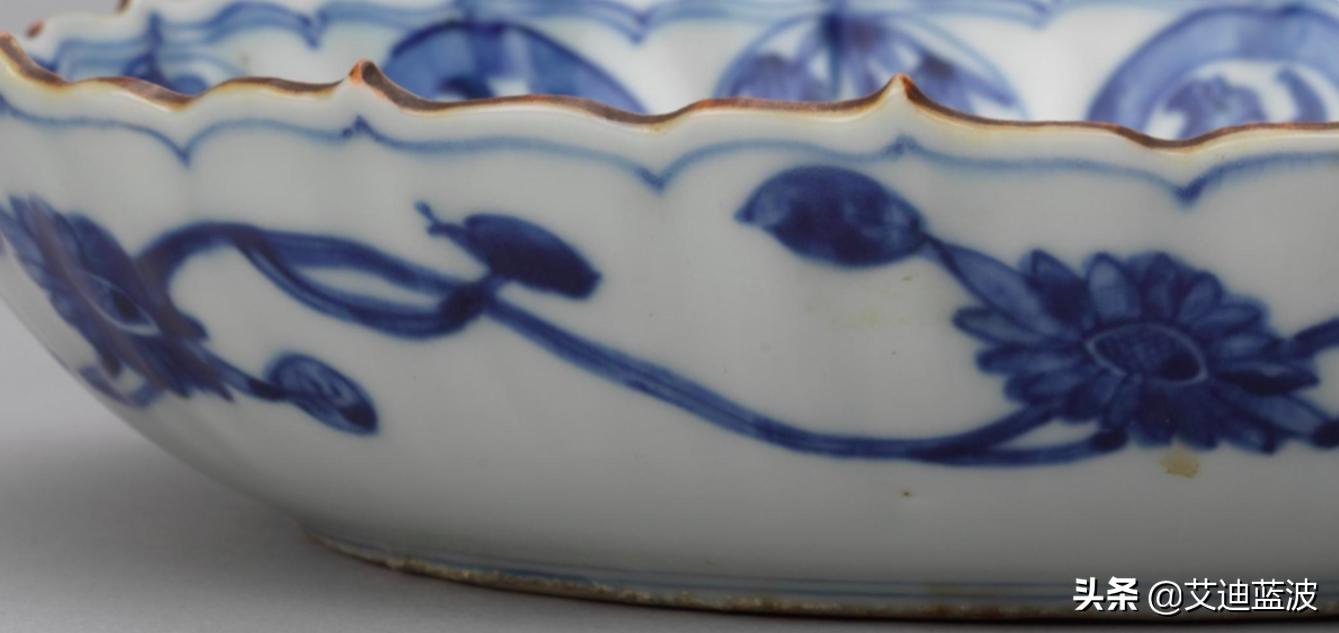 不同时期青花瓷底足施釉,青花瓷器用什么样的釉料