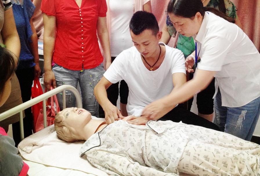 母乳不足宝宝又不吃奶粉怎么办,母乳不足催乳宝宝就够吃了吗