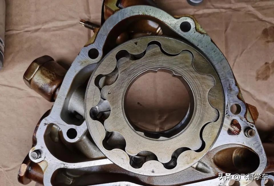 丰田皇冠3.0发动机大修有点共振,皇冠发动机烧机油大修