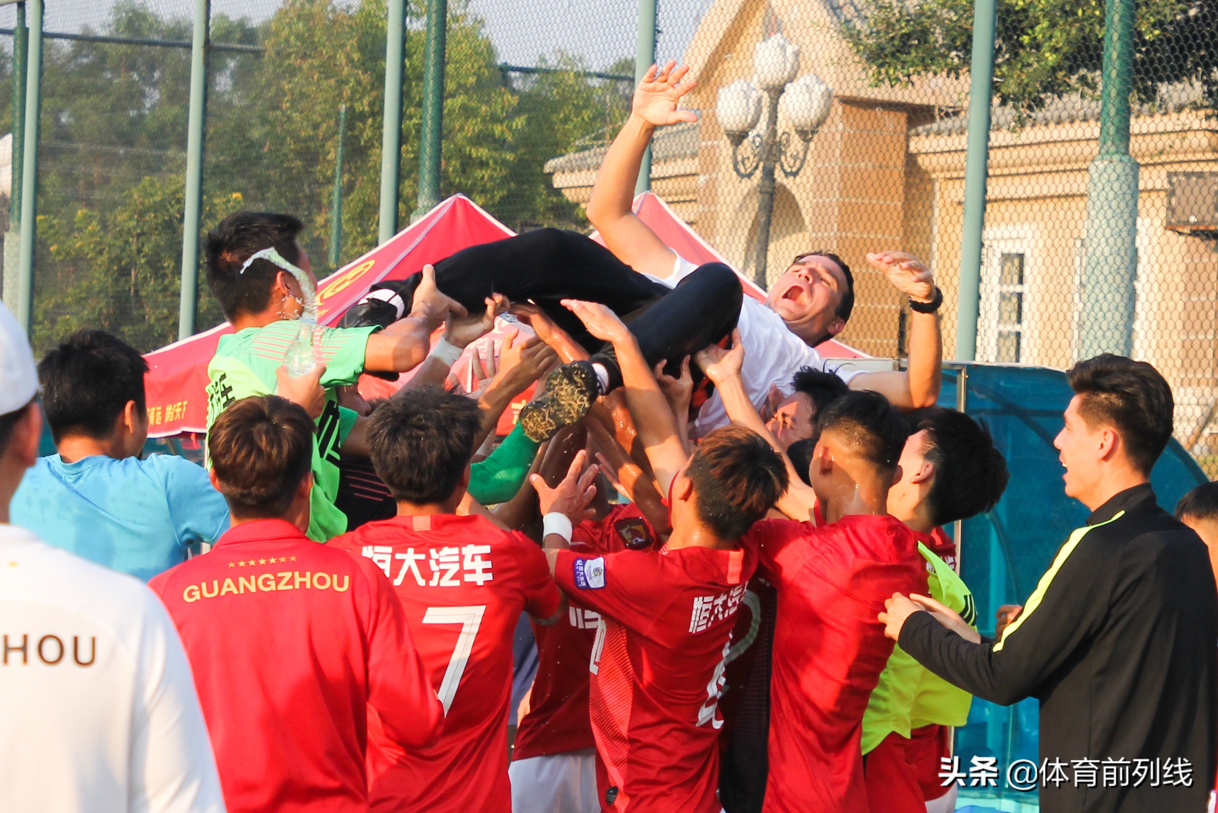 恒大足校精英教练,凯泽斯劳滕奇迹中甲